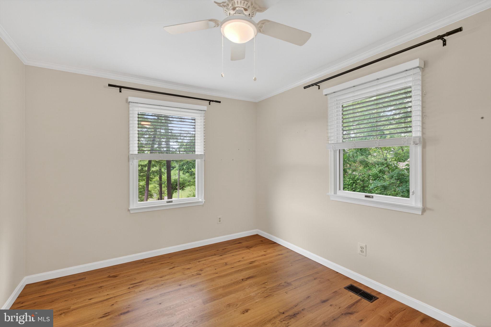 WHITE HALL - Residential