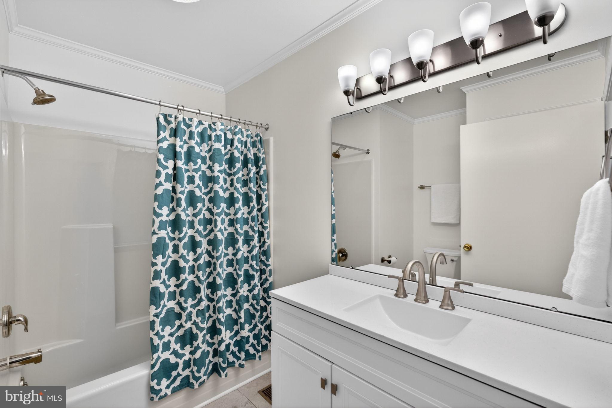 WHITE HALL - Residential