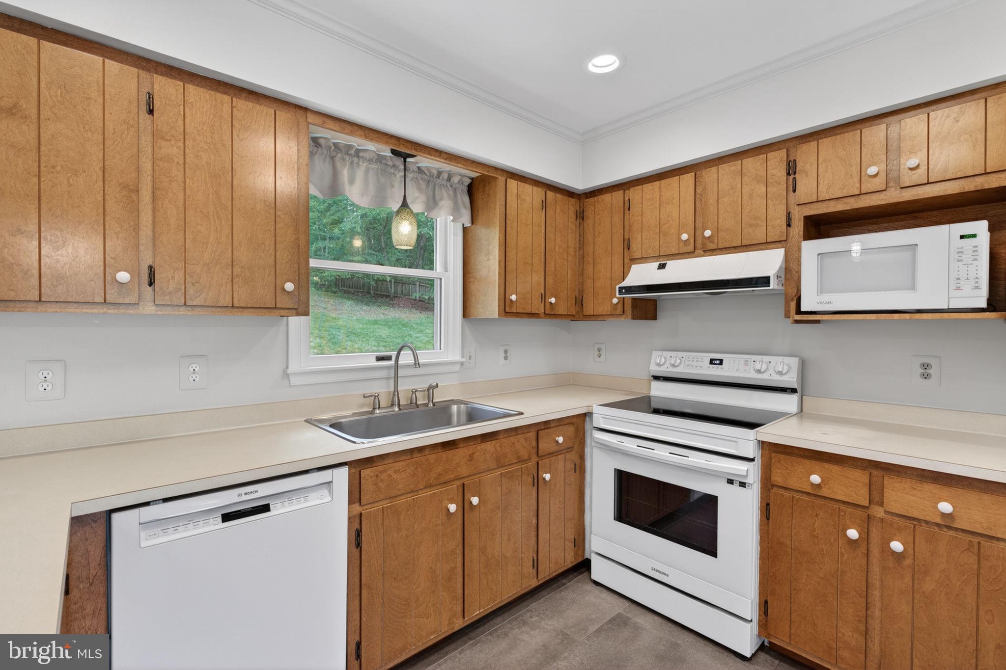 WHITE HALL - Residential