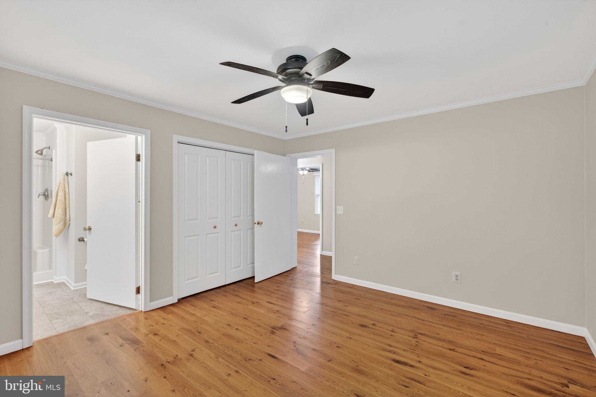 WHITE HALL - Residential