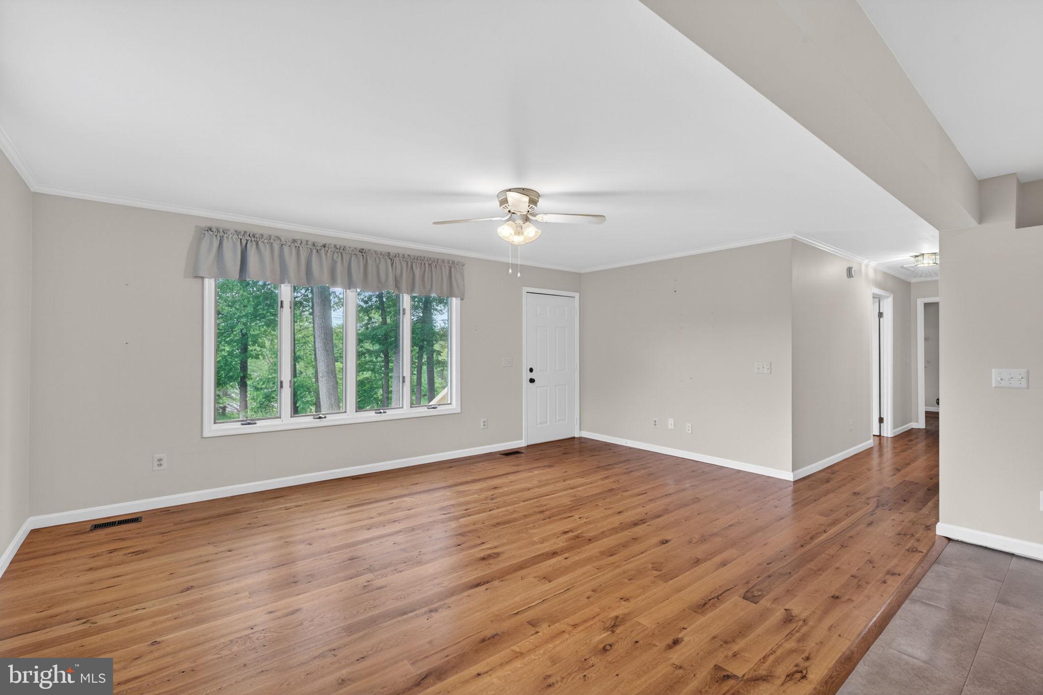WHITE HALL - Residential