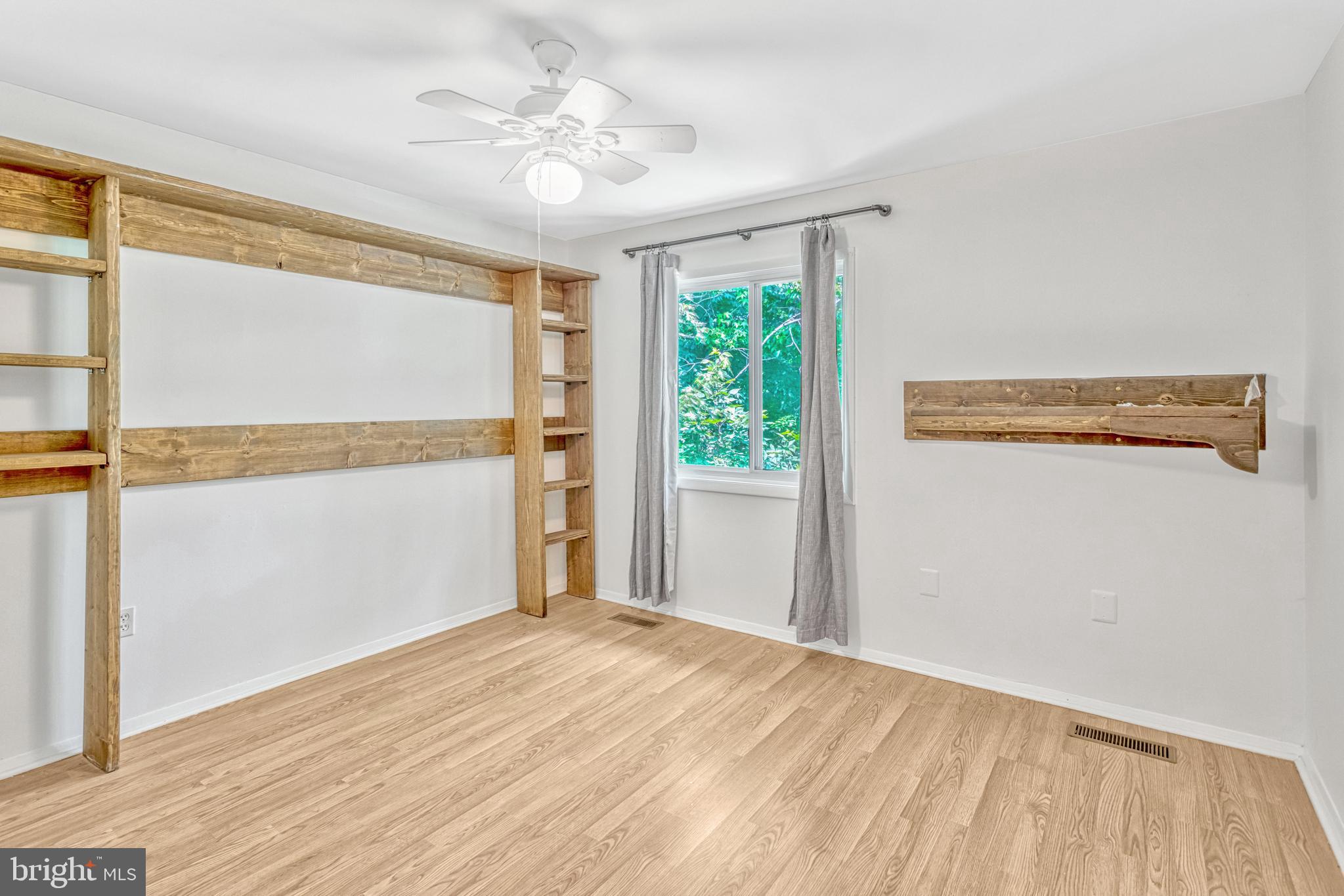 LAKE RIDGE - Residential