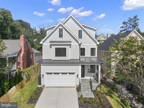 Photo of 1905 N Taylor Street, ARLINGTON, VA 22207 (MLS # VAAR2068190)