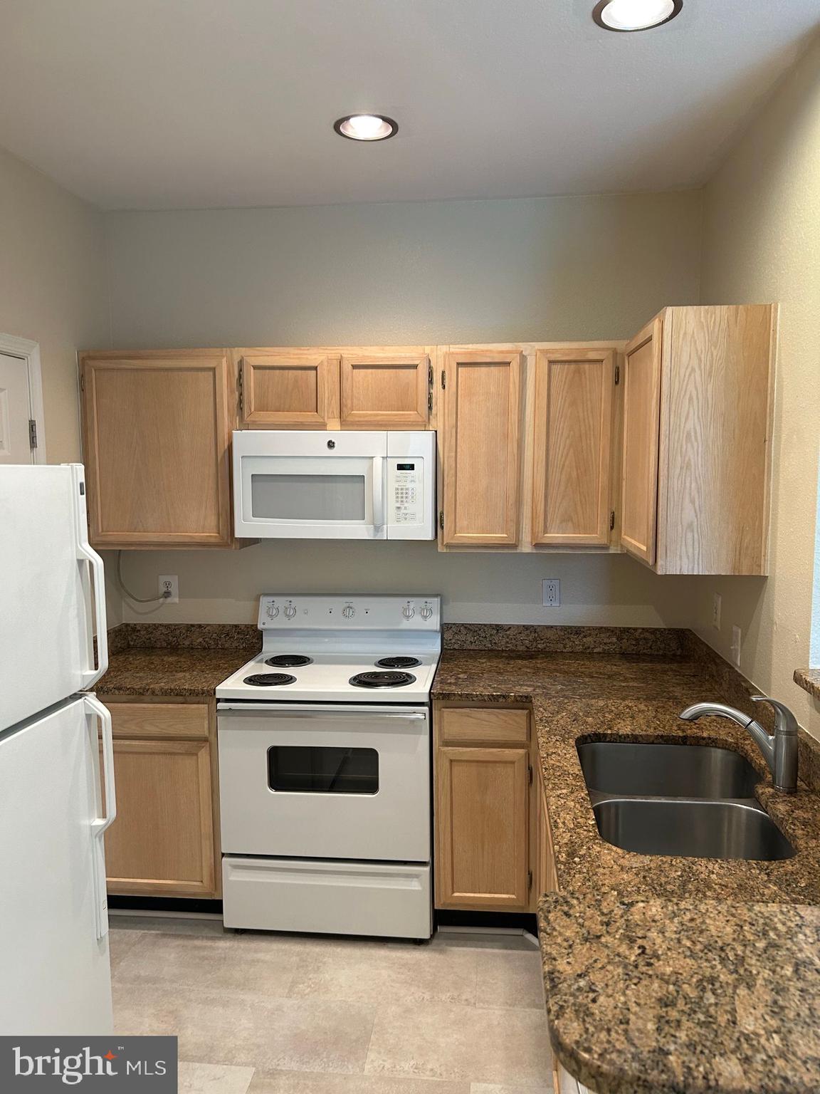 GATES OF MCLEAN - Residential Lease