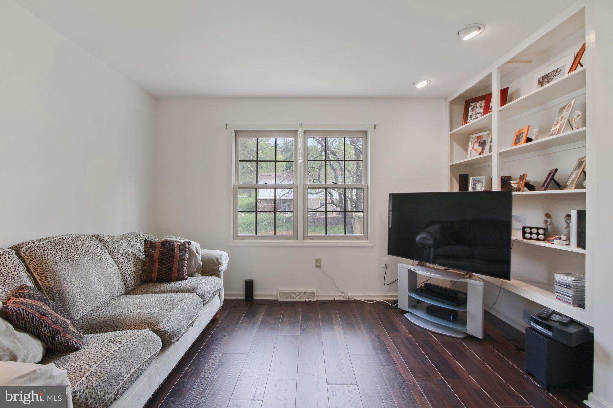 COLONIAL HEIGHTS - Residential