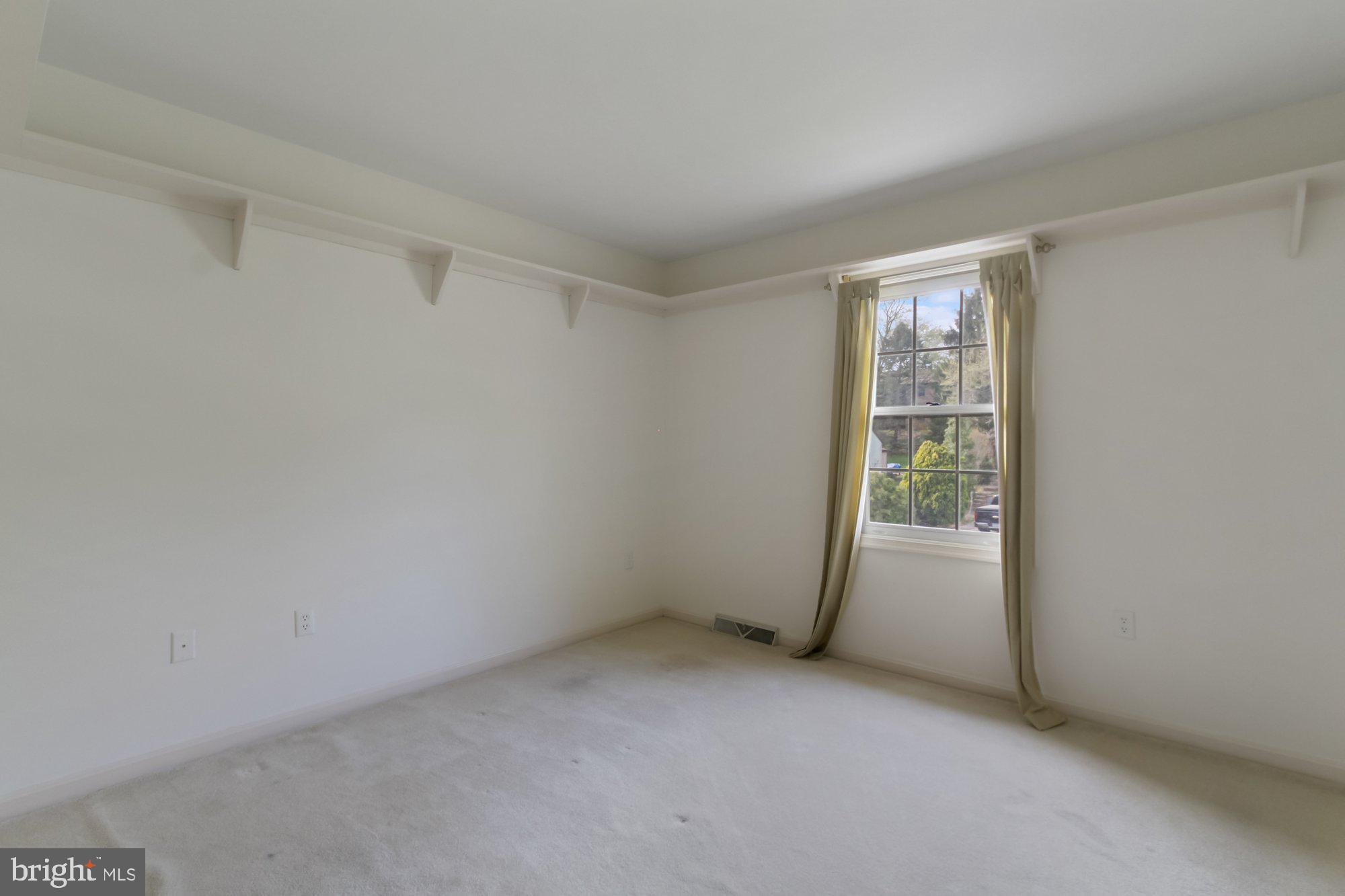 COLONIAL HEIGHTS - Residential