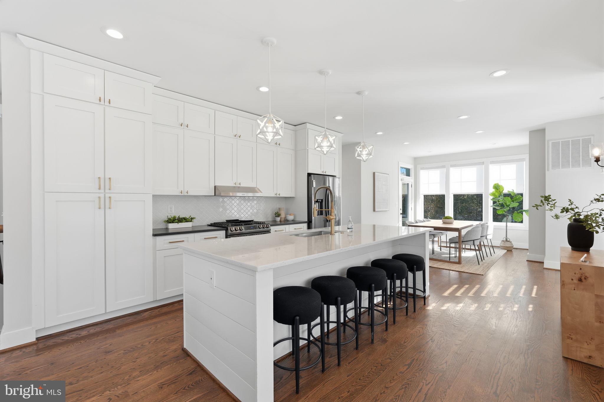 3207 MEMORIAL STREET