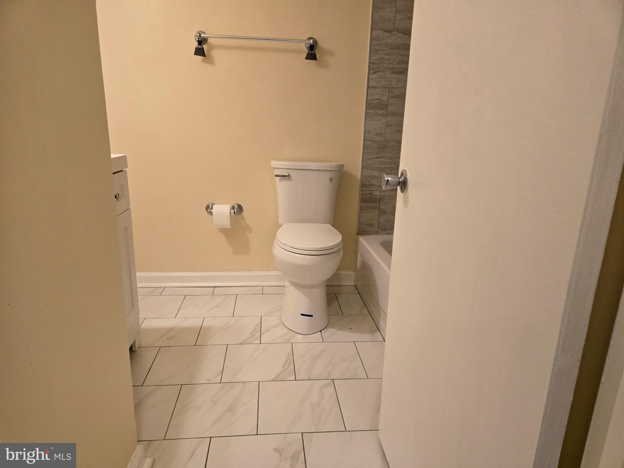 GREENBRIAR CONDO PHASE I - Residential Lease