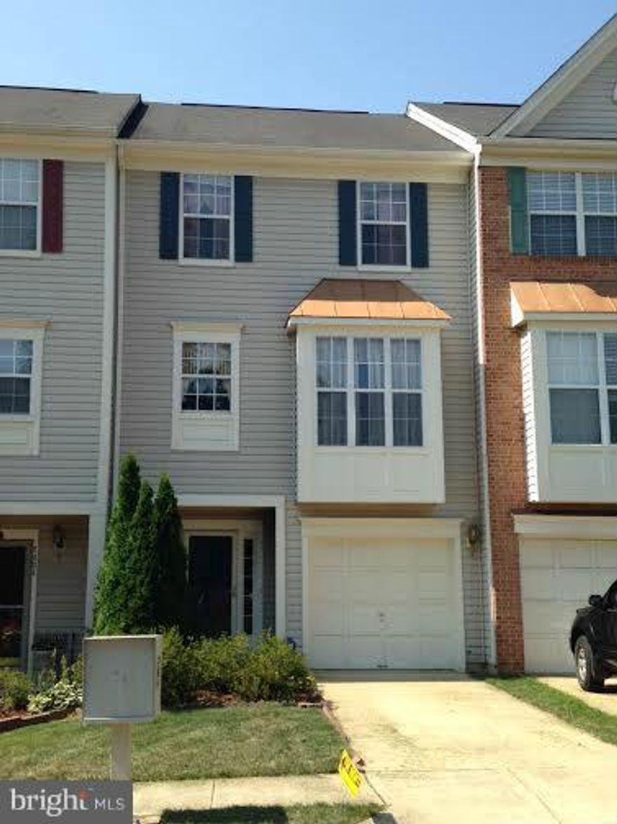 3 BR Spacious townhouse in sought after Herndon neighborhood!Excellent location, minutes to Toll road, Herndon Monroe P&R, shopping,and entertainment. Features include huge deck, fine hardwood floors, new carpeting, granite counter tops and much more!Stainless Steel kitchen appliances and HVAC installed in 2014. Please contact the show contact with one hour notice!