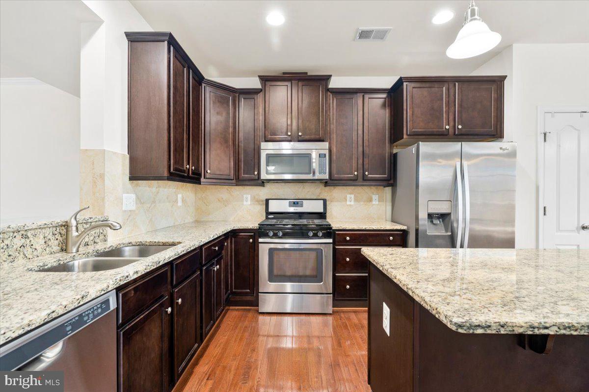 MARKET SQUARE - Residential Lease