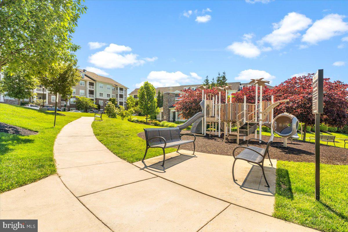 MARKET SQUARE - Residential Lease