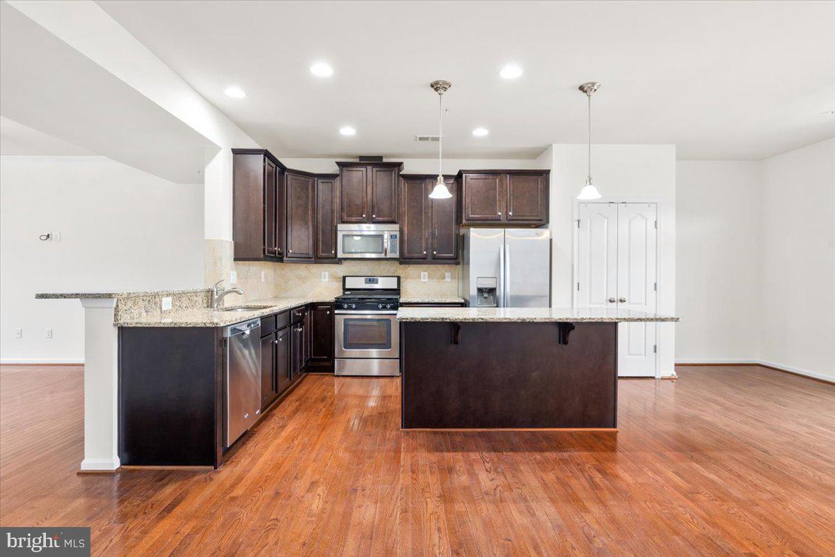 MARKET SQUARE - Residential Lease