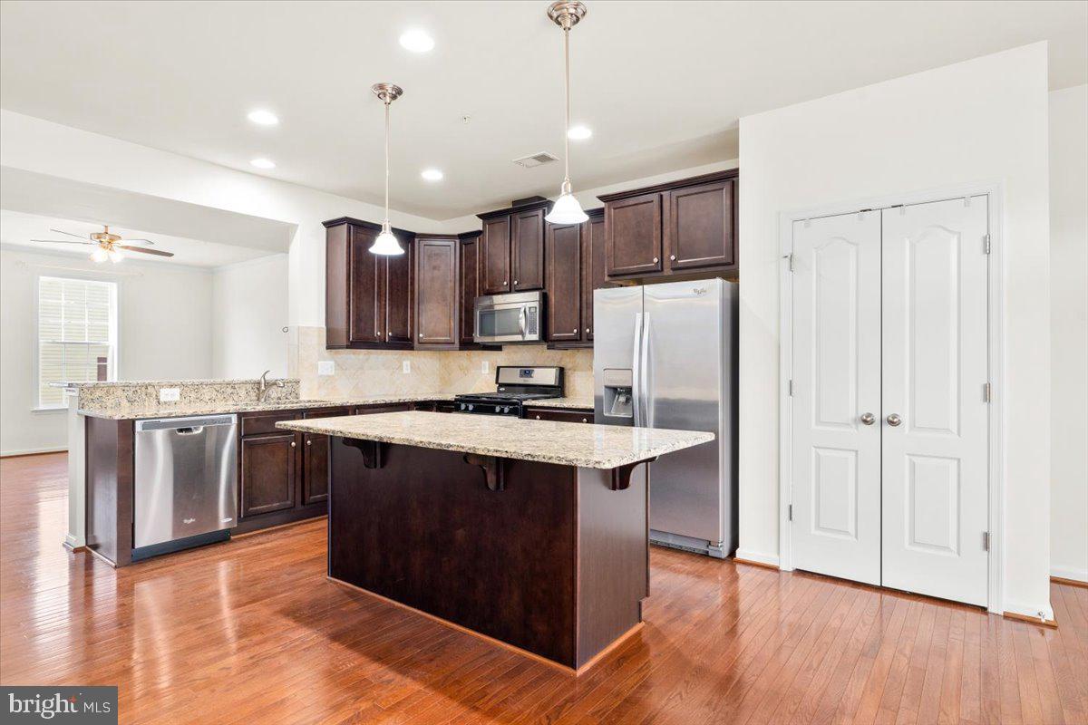 MARKET SQUARE - Residential Lease