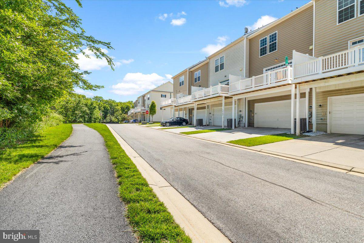 MARKET SQUARE - Residential Lease