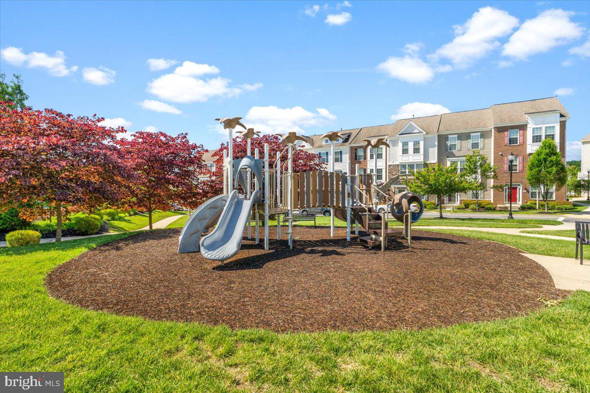 MARKET SQUARE - Residential Lease