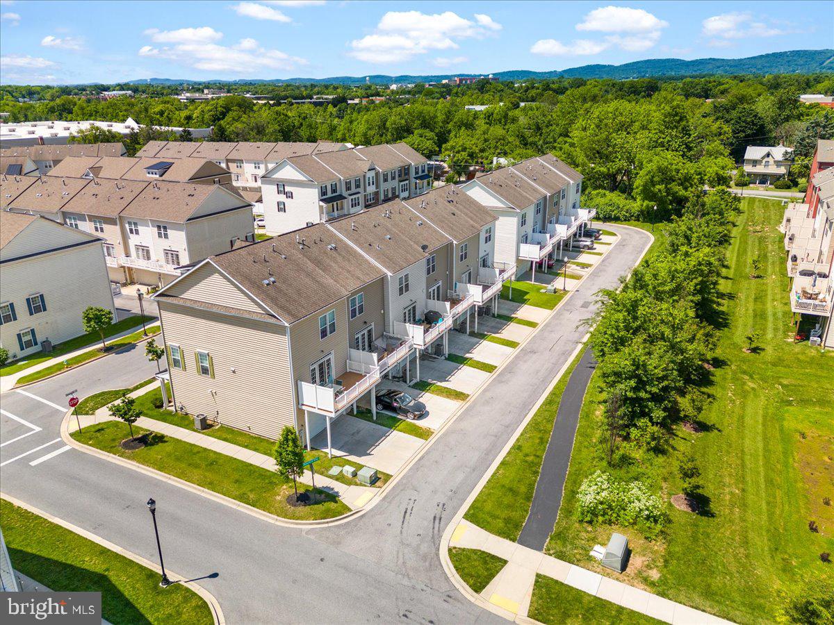 MARKET SQUARE - Residential Lease