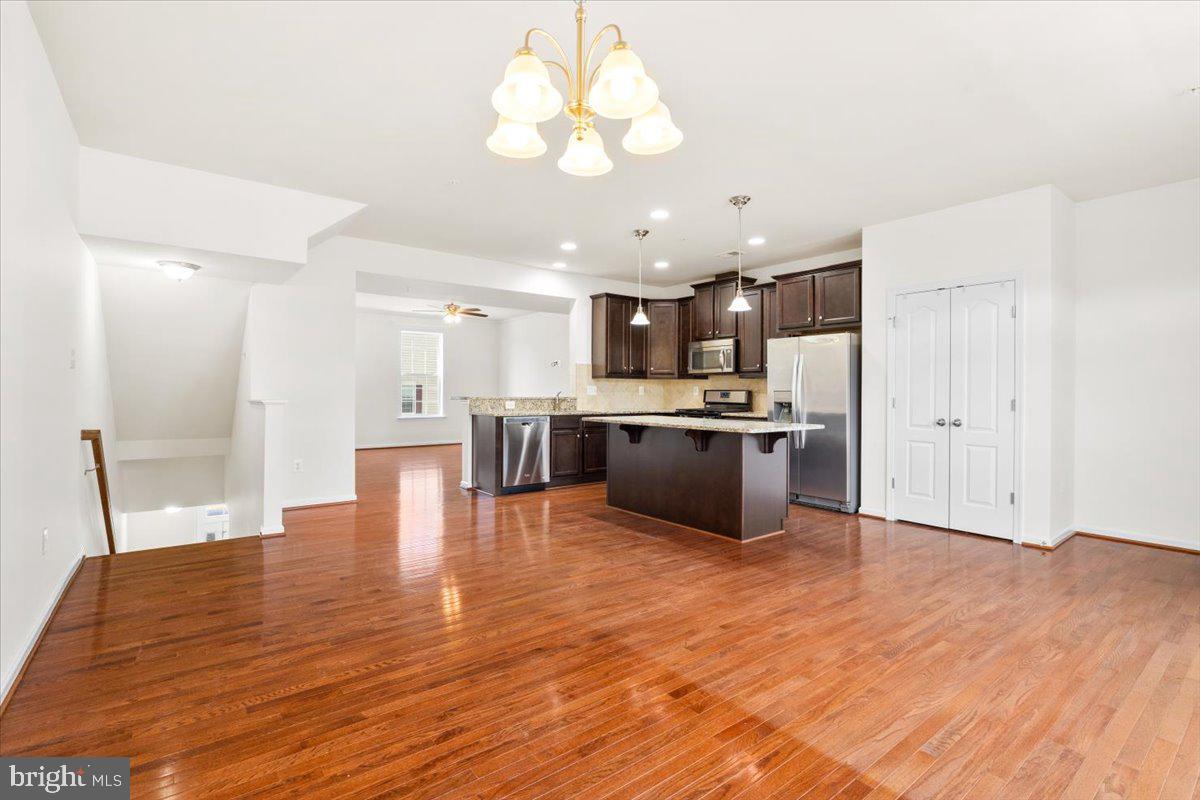 MARKET SQUARE - Residential Lease