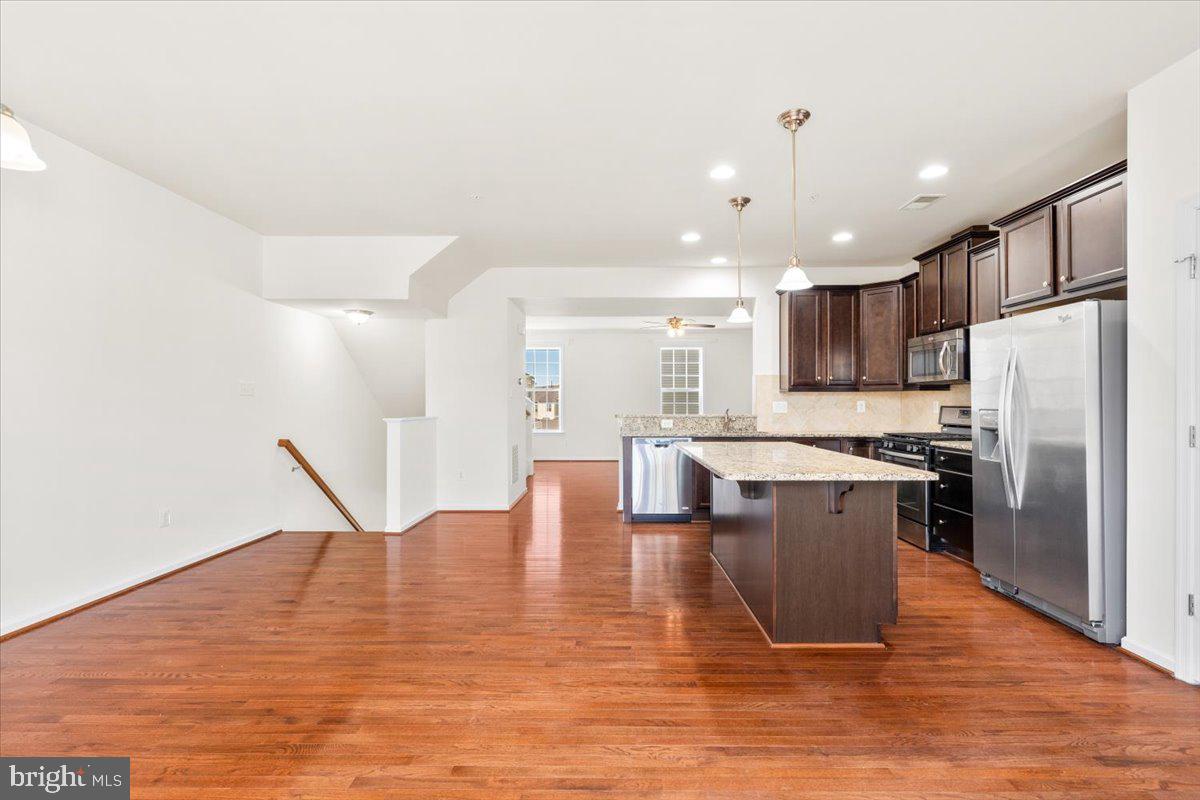 MARKET SQUARE - Residential Lease