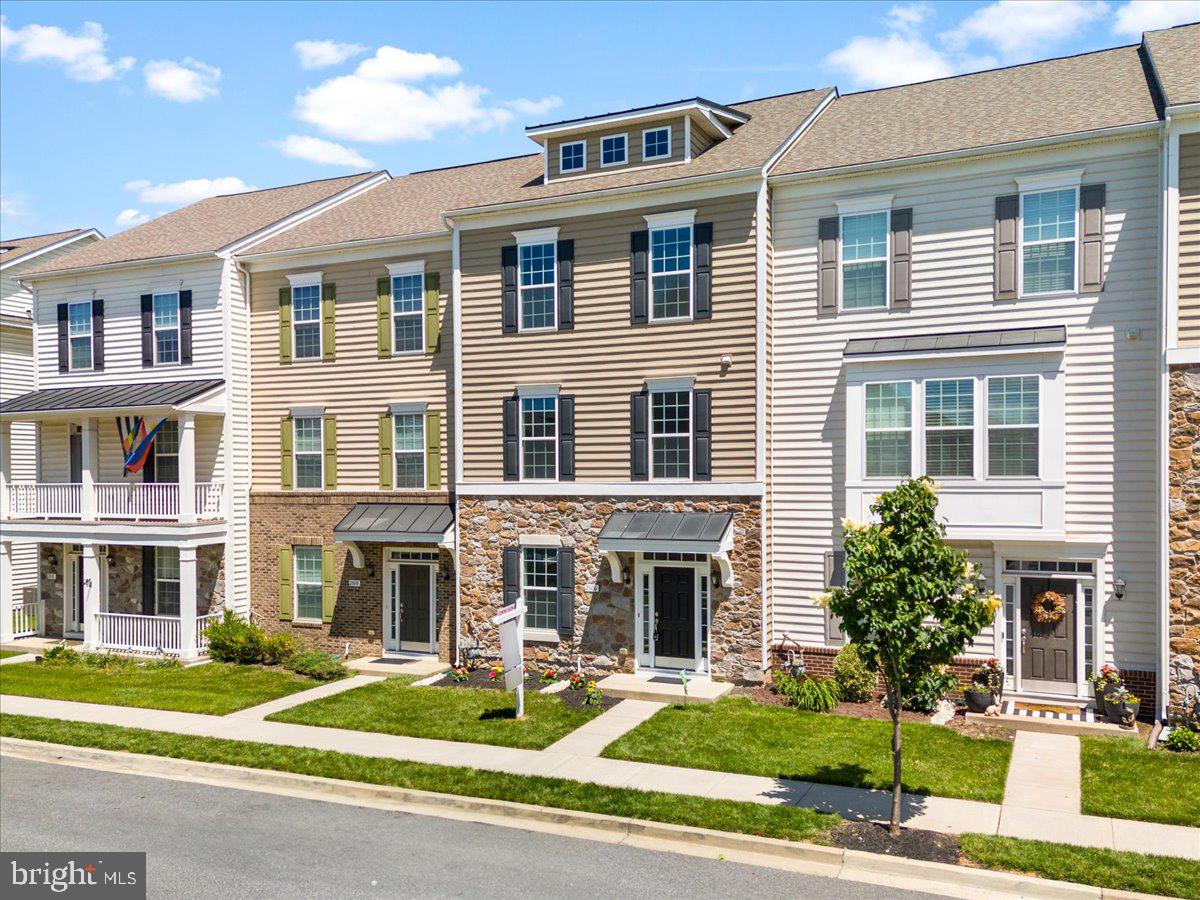 MARKET SQUARE - Residential Lease