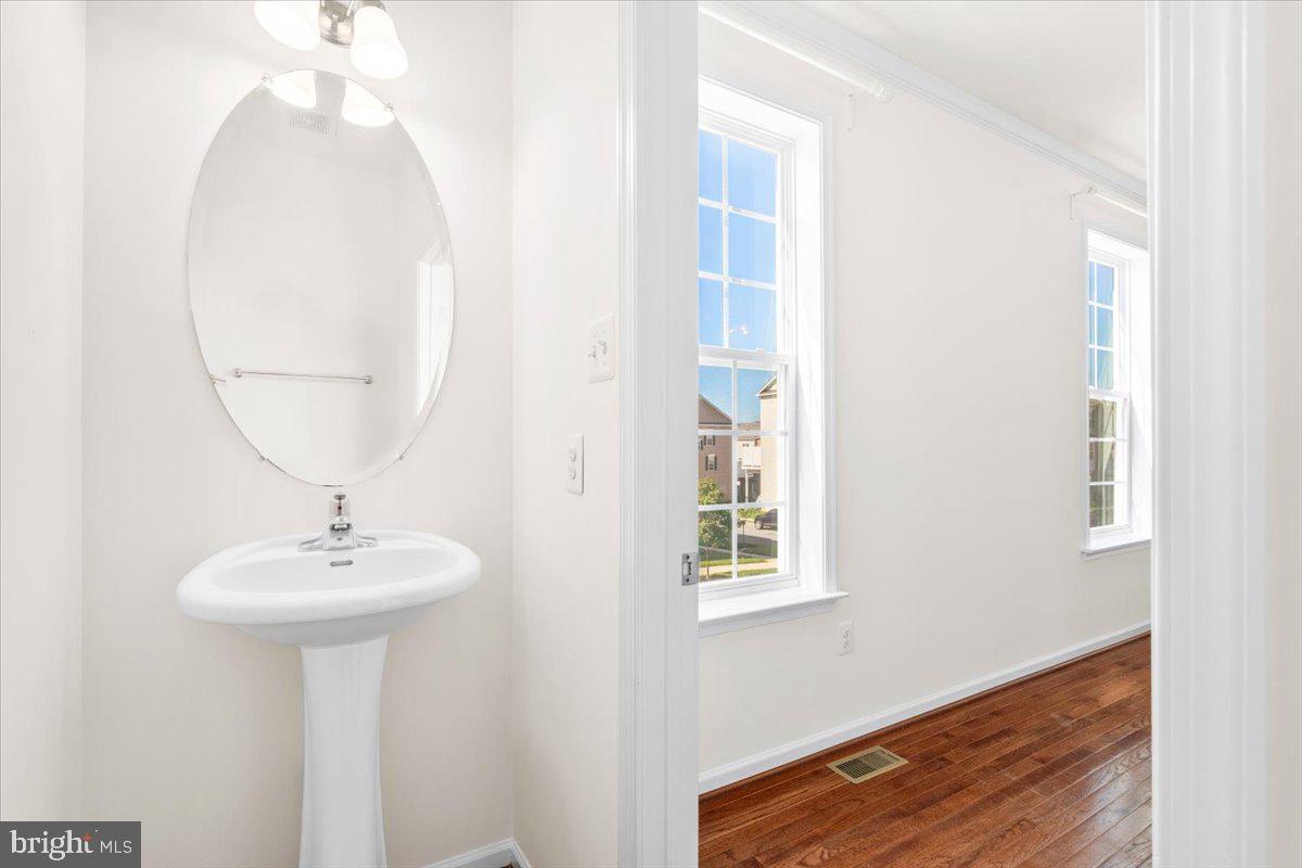 MARKET SQUARE - Residential Lease