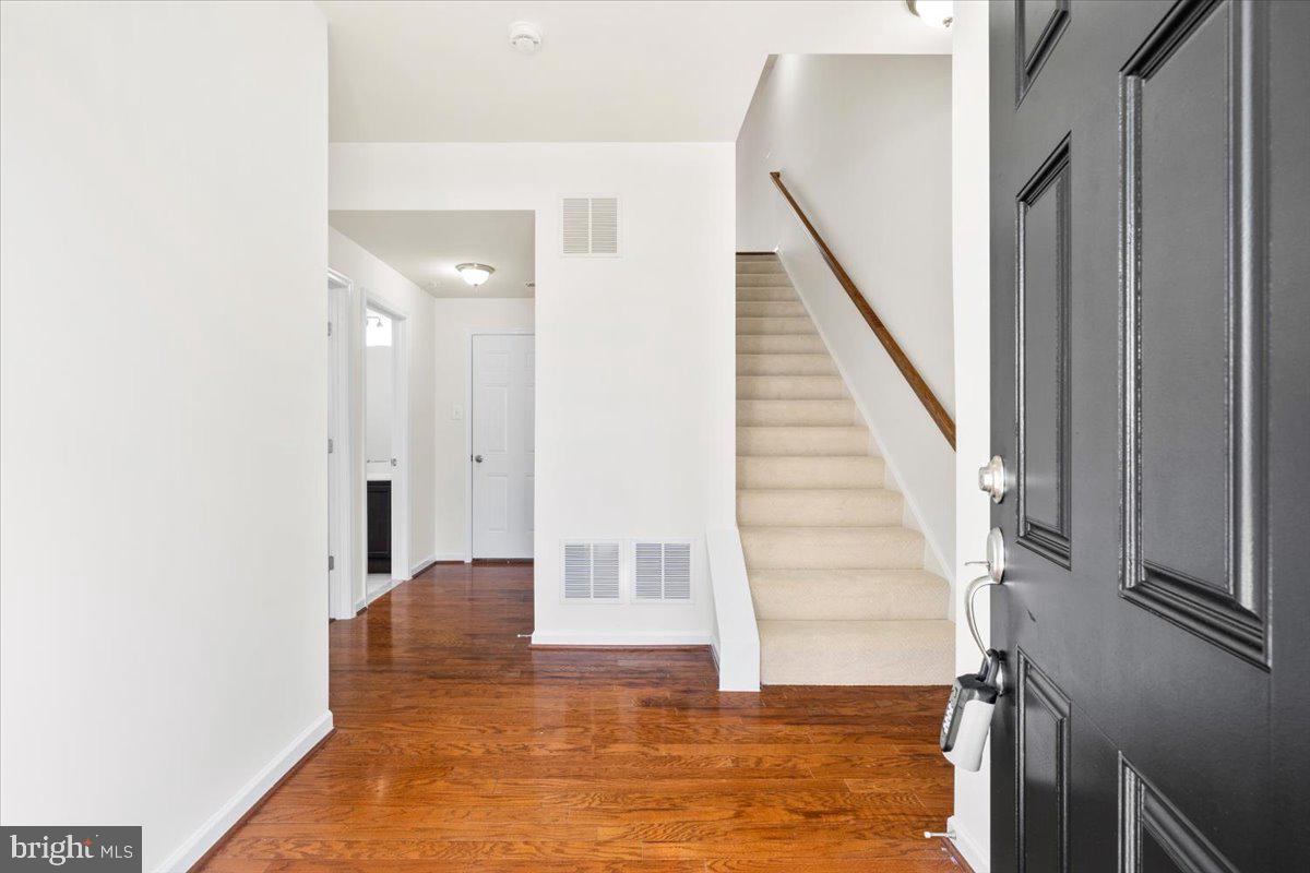 MARKET SQUARE - Residential Lease