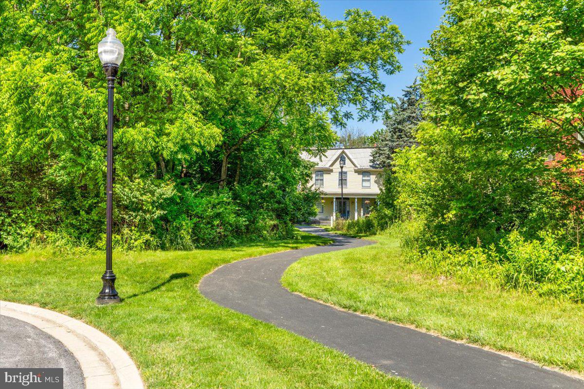 MARKET SQUARE - Residential Lease