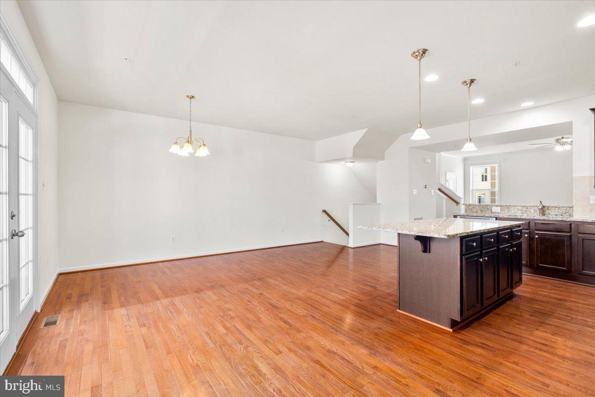 MARKET SQUARE - Residential Lease