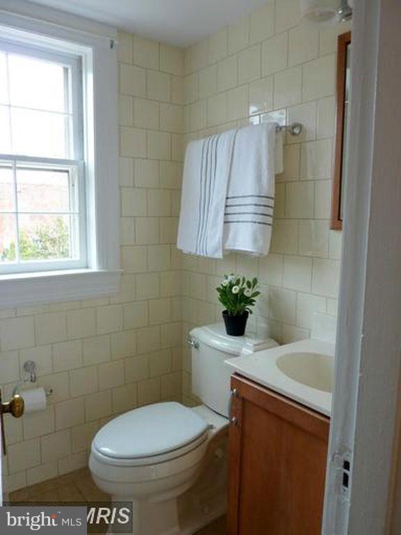 ARLINGTON VILLAGE - Residential Lease