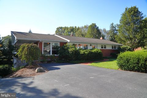 94 BARRE DRIVE LANCASTER PA 17601