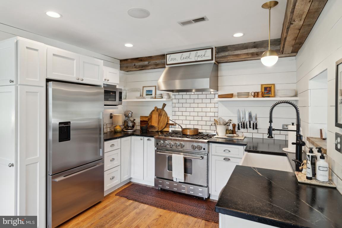 ADMIRAL HEIGHTS - Residential