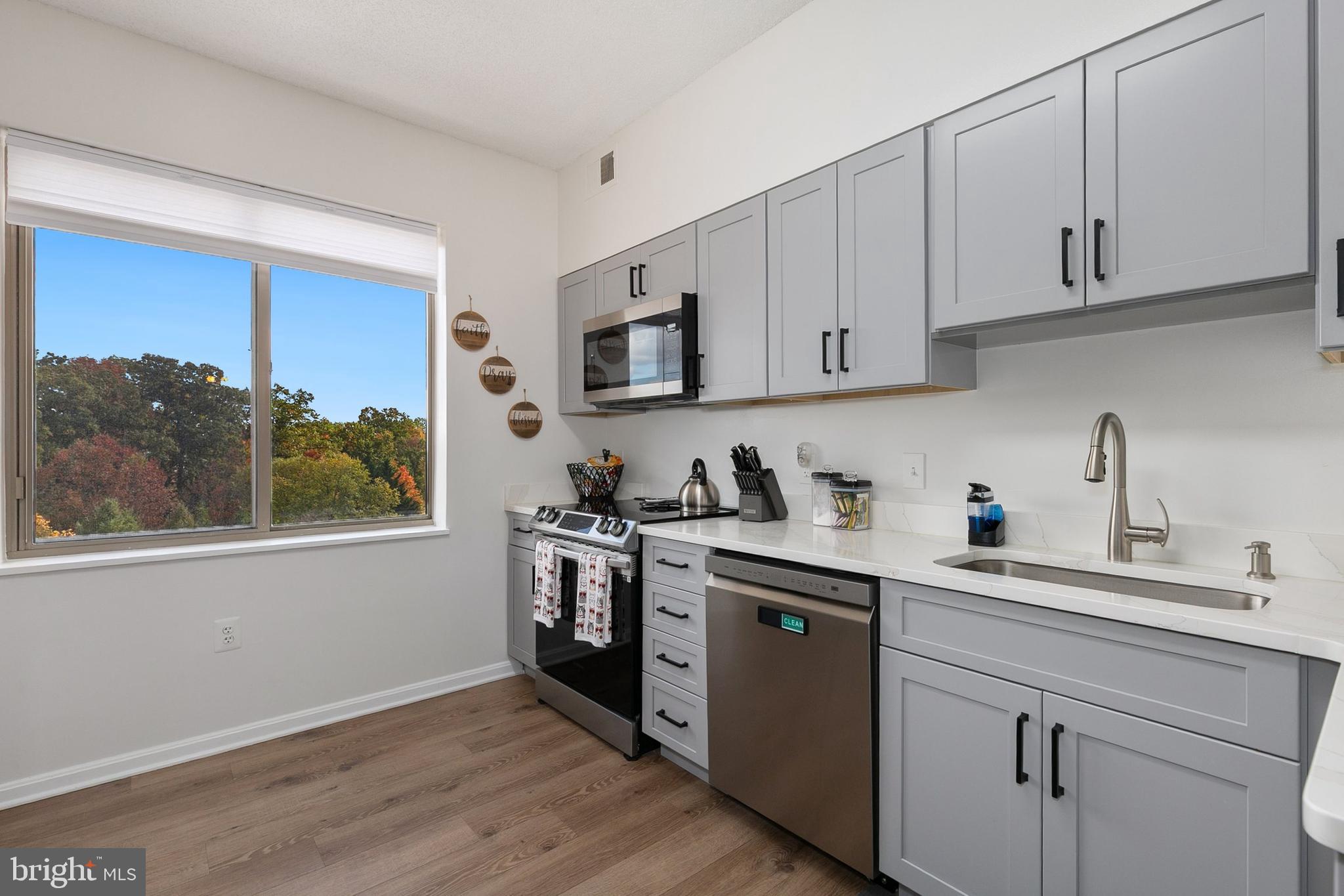 LEISURE WORLD - Residential