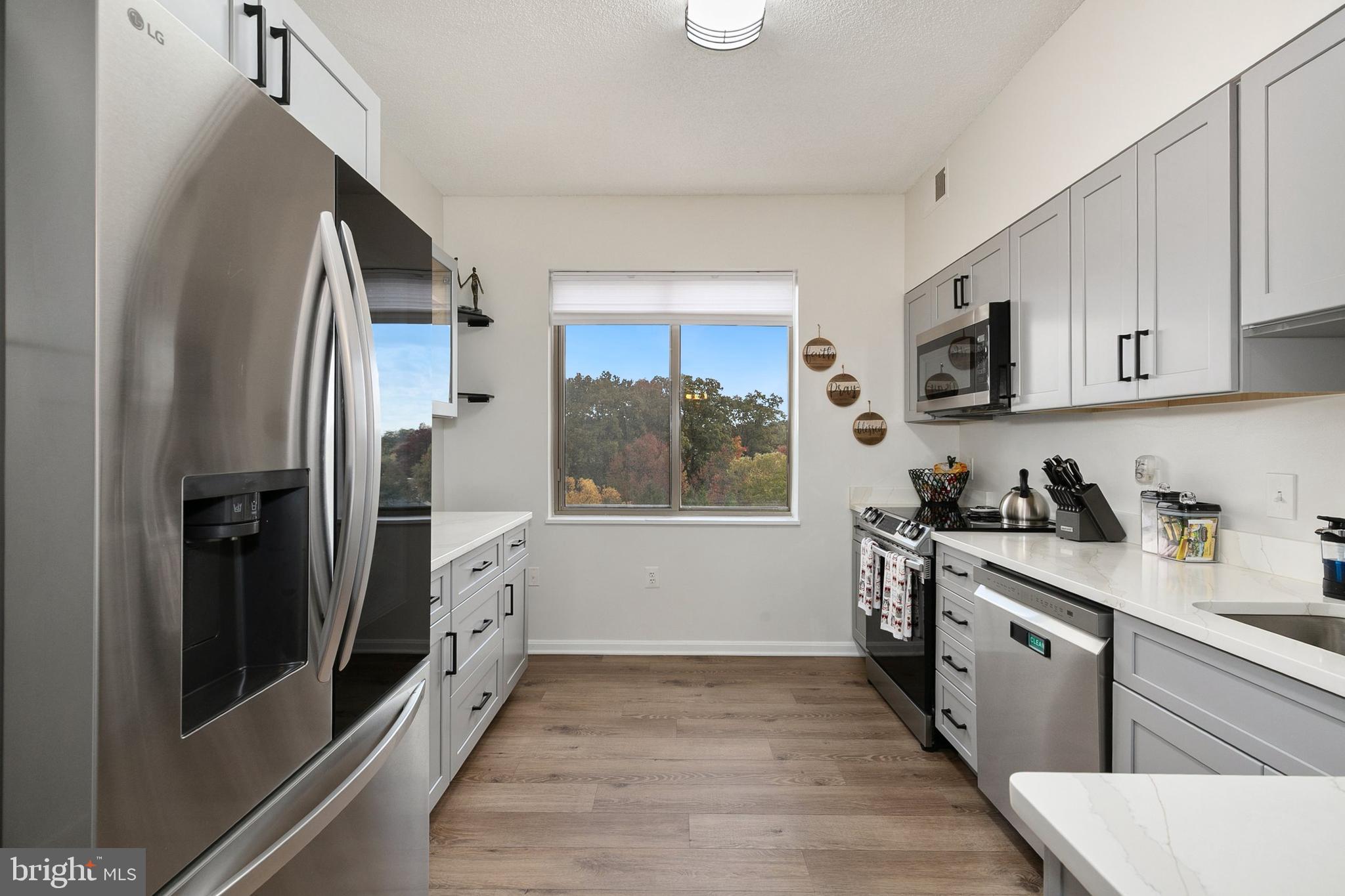 LEISURE WORLD - Residential