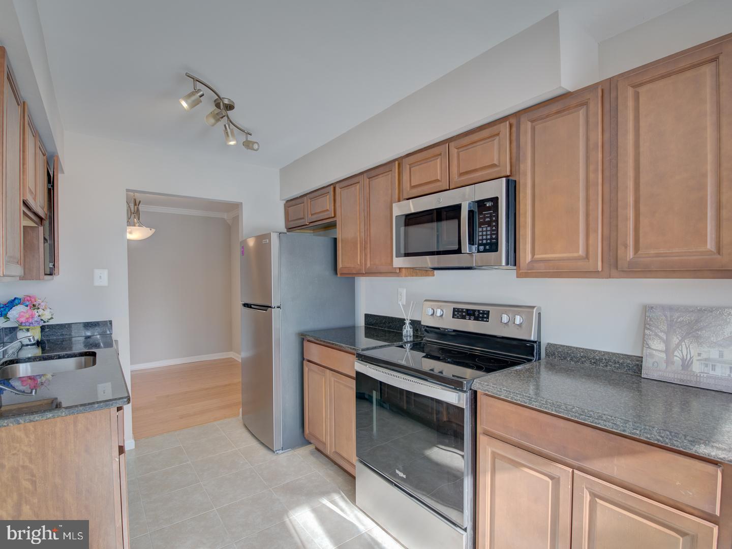 STONINGTON CONDOMINIUMS - Residential