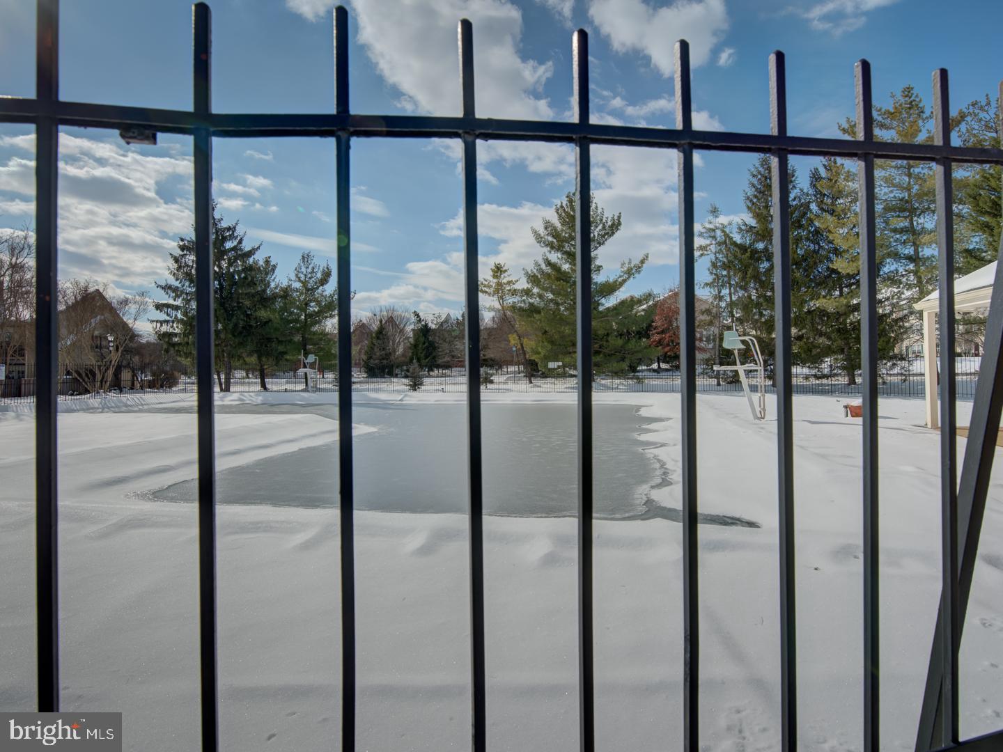 STONINGTON CONDOMINIUMS - Residential