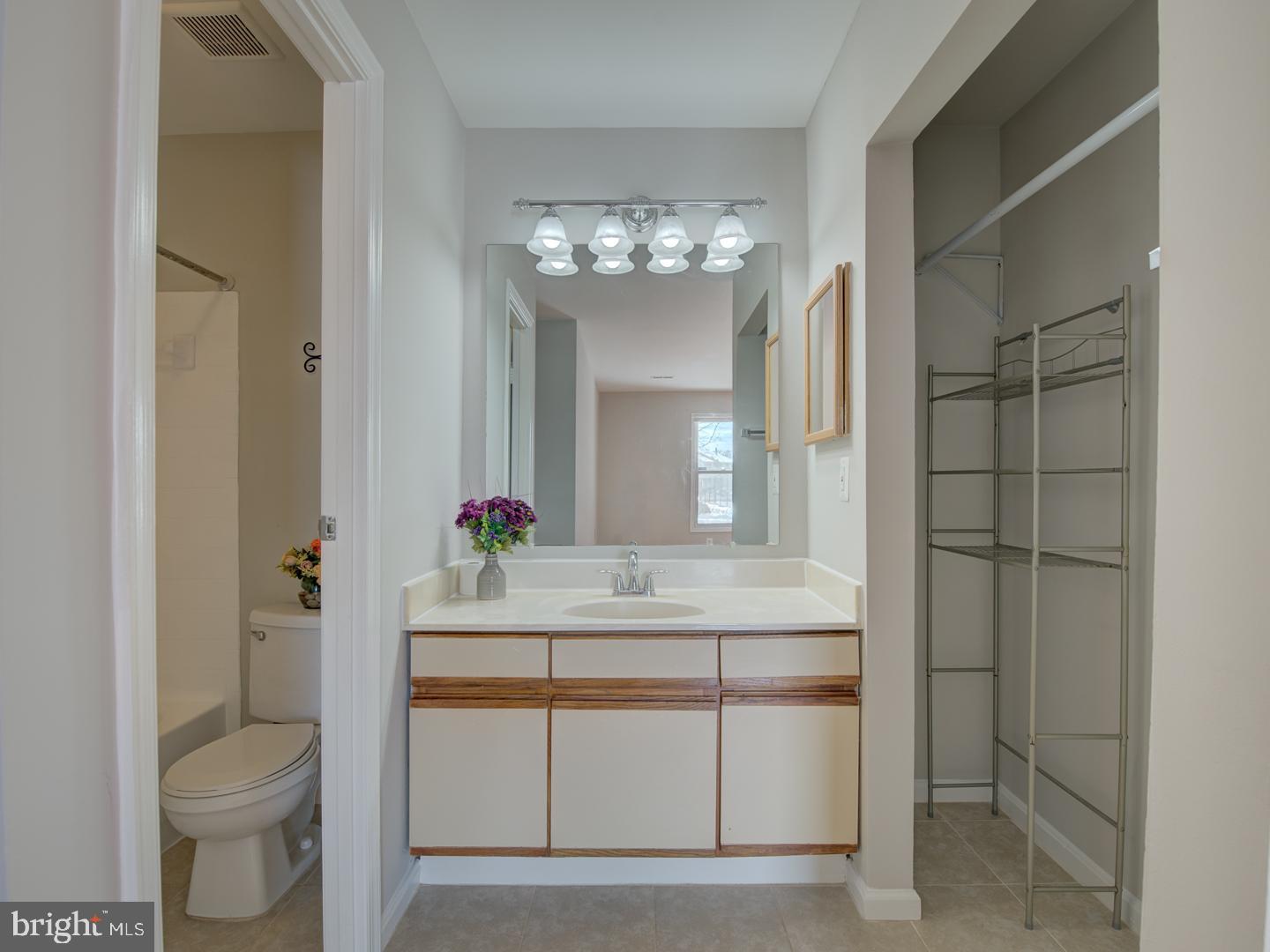 STONINGTON CONDOMINIUMS - Residential