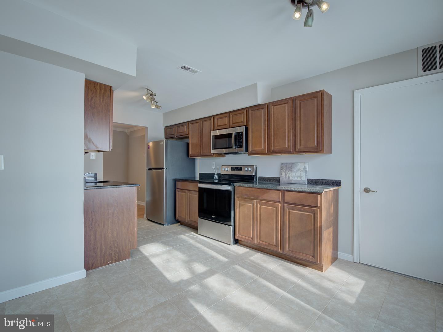 STONINGTON CONDOMINIUMS - Residential