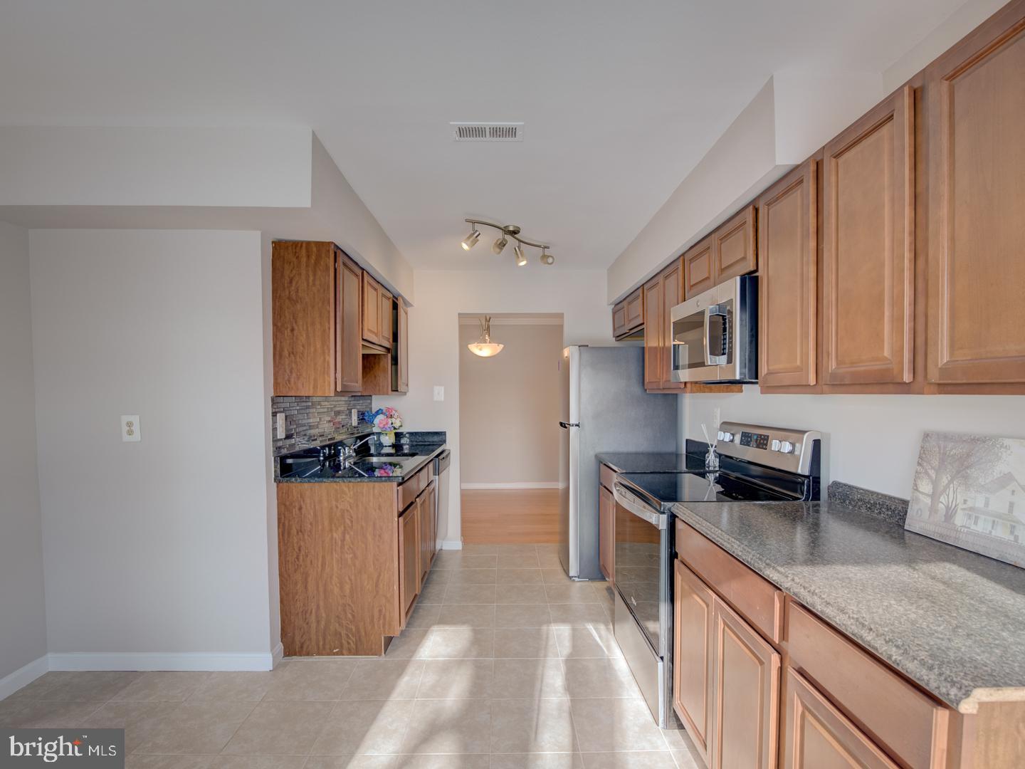 STONINGTON CONDOMINIUMS - Residential