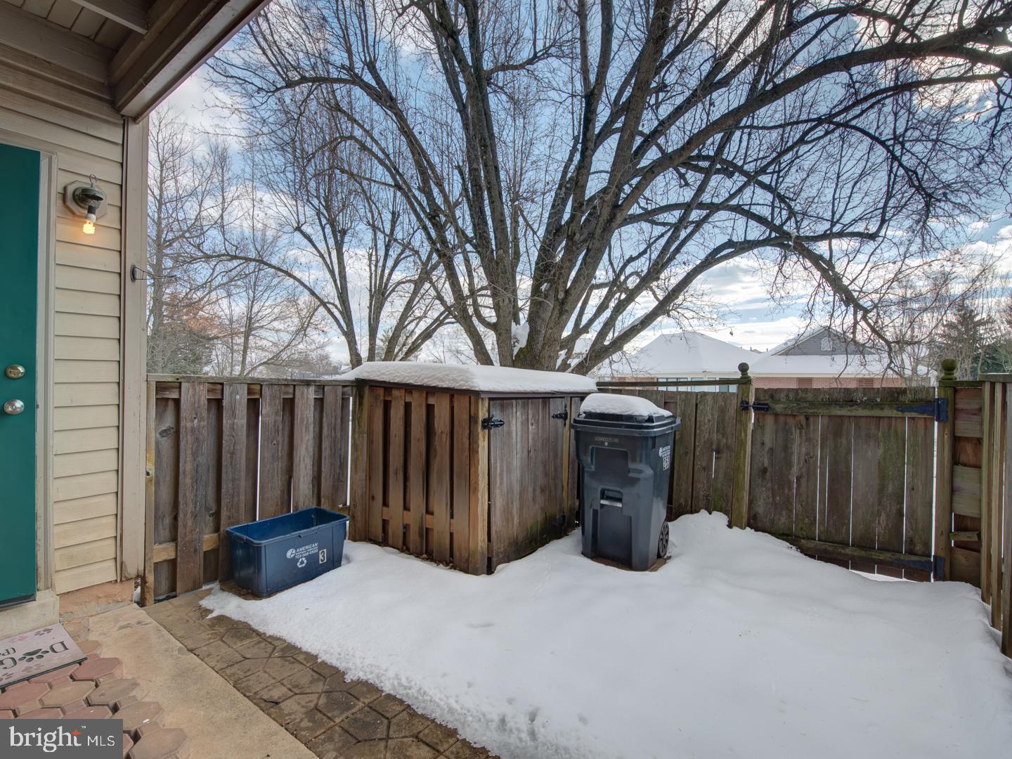 STONINGTON CONDOMINIUMS - Residential