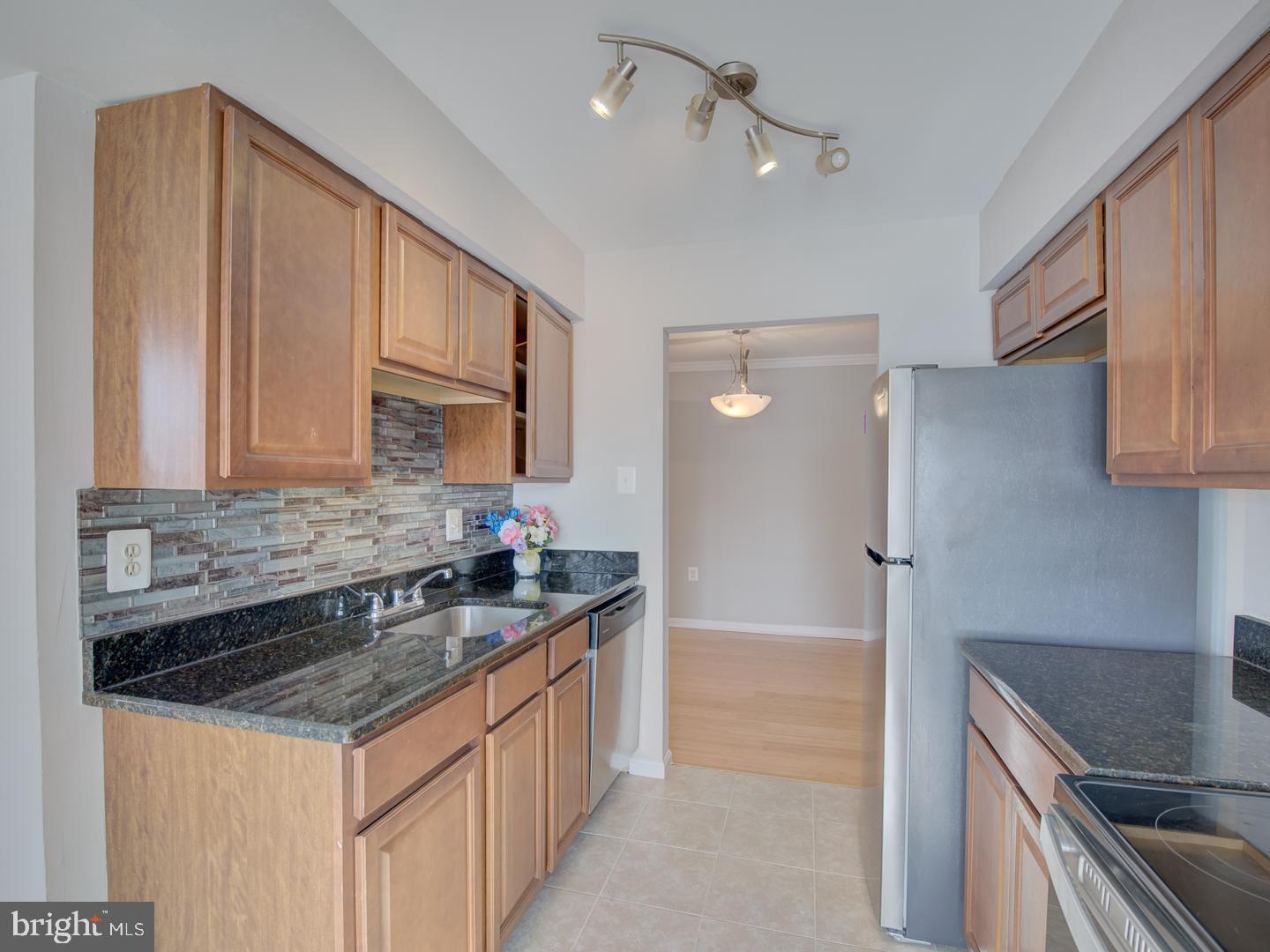 STONINGTON CONDOMINIUMS - Residential