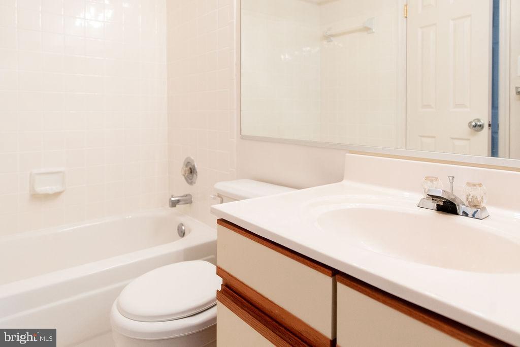 VILL AT MANCHESTER FARMS - Residential