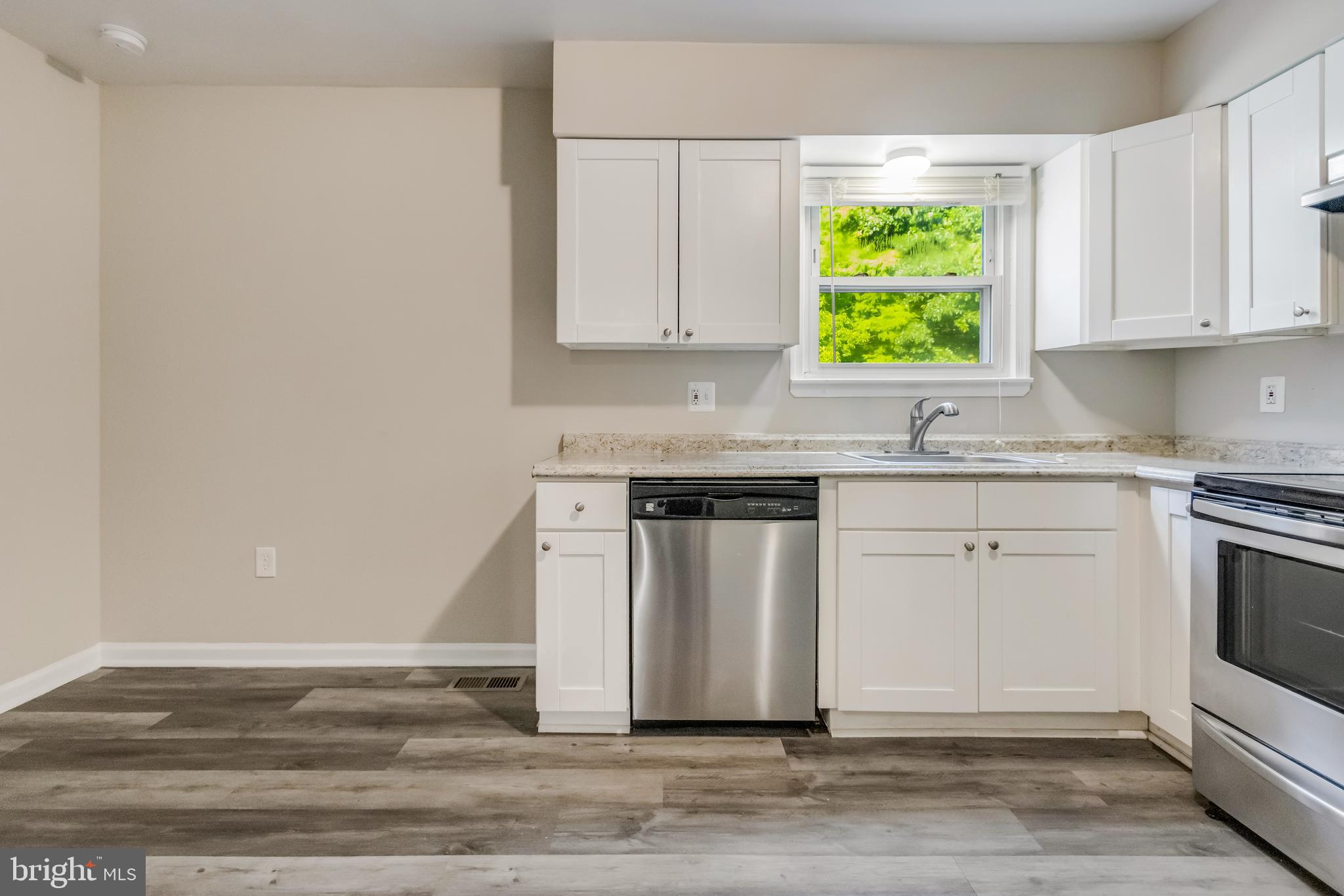 LARGO KNOLLS - Residential