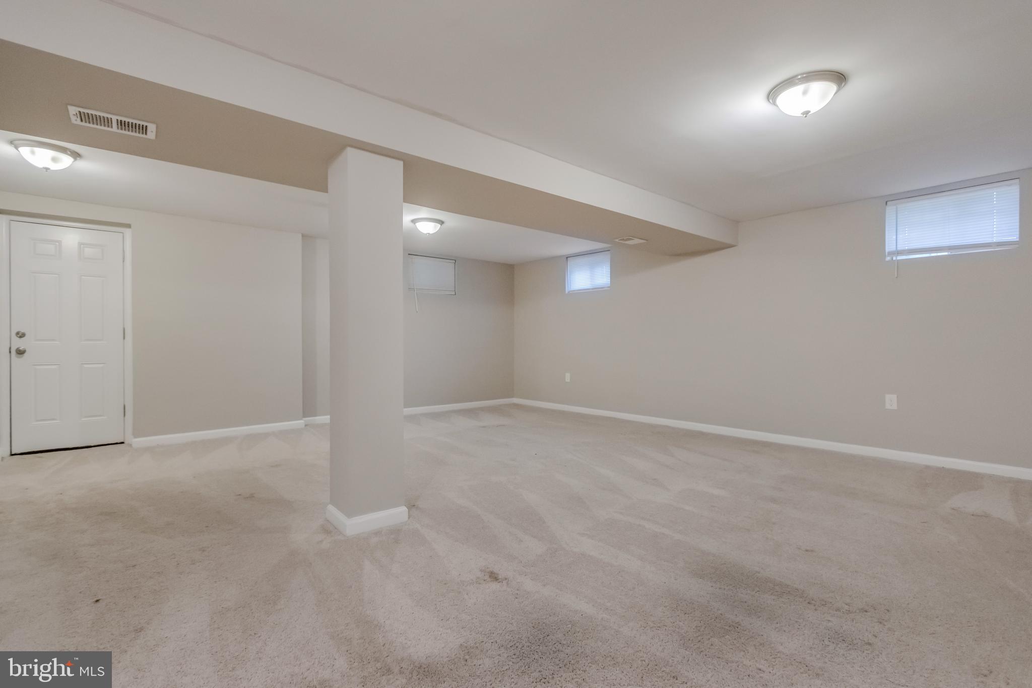 LARGO KNOLLS - Residential