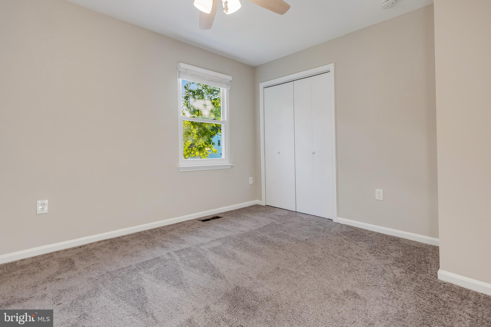 LARGO KNOLLS - Residential