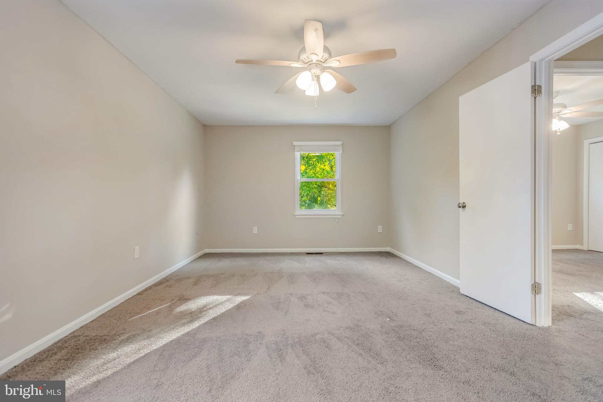 LARGO KNOLLS - Residential