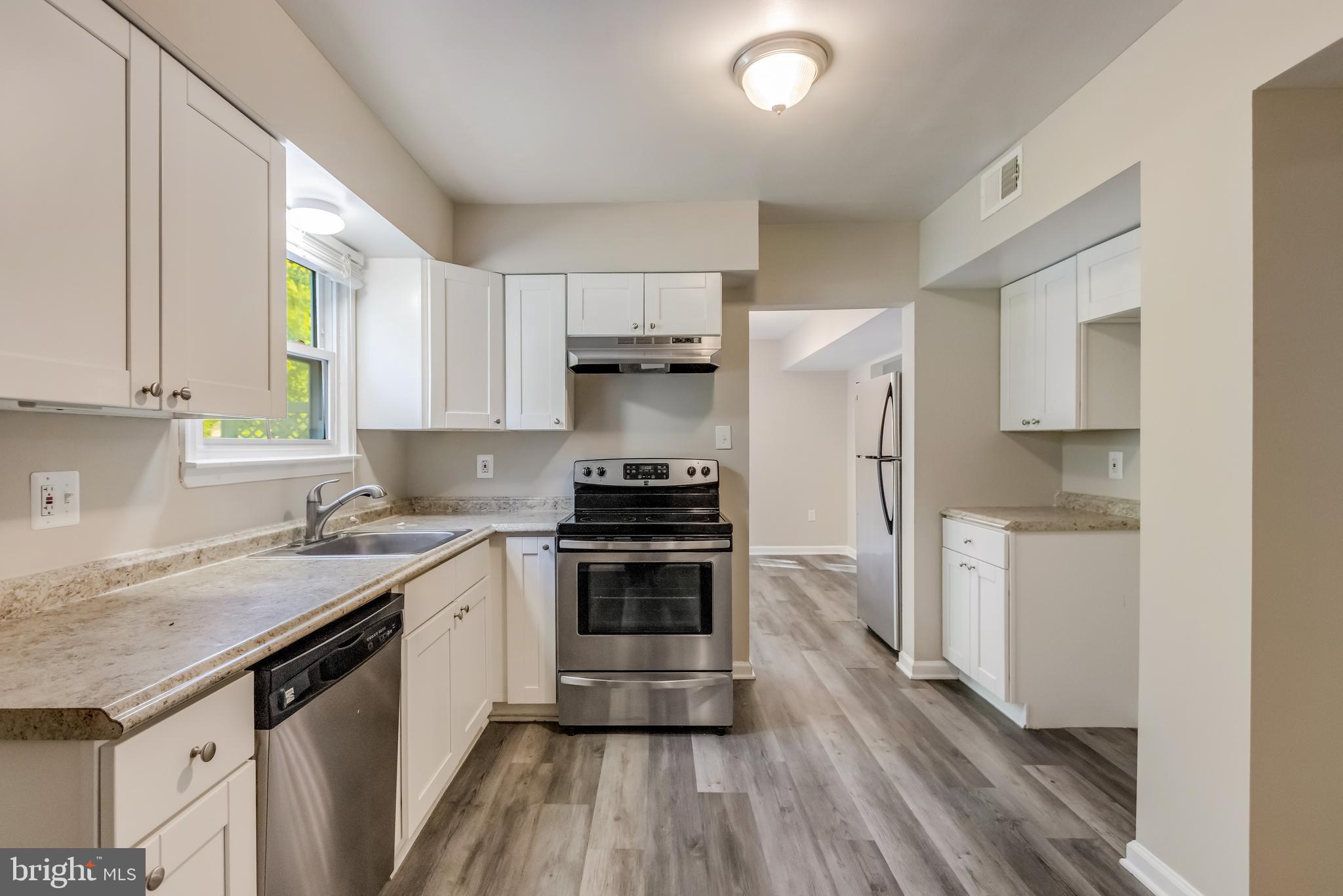 LARGO KNOLLS - Residential