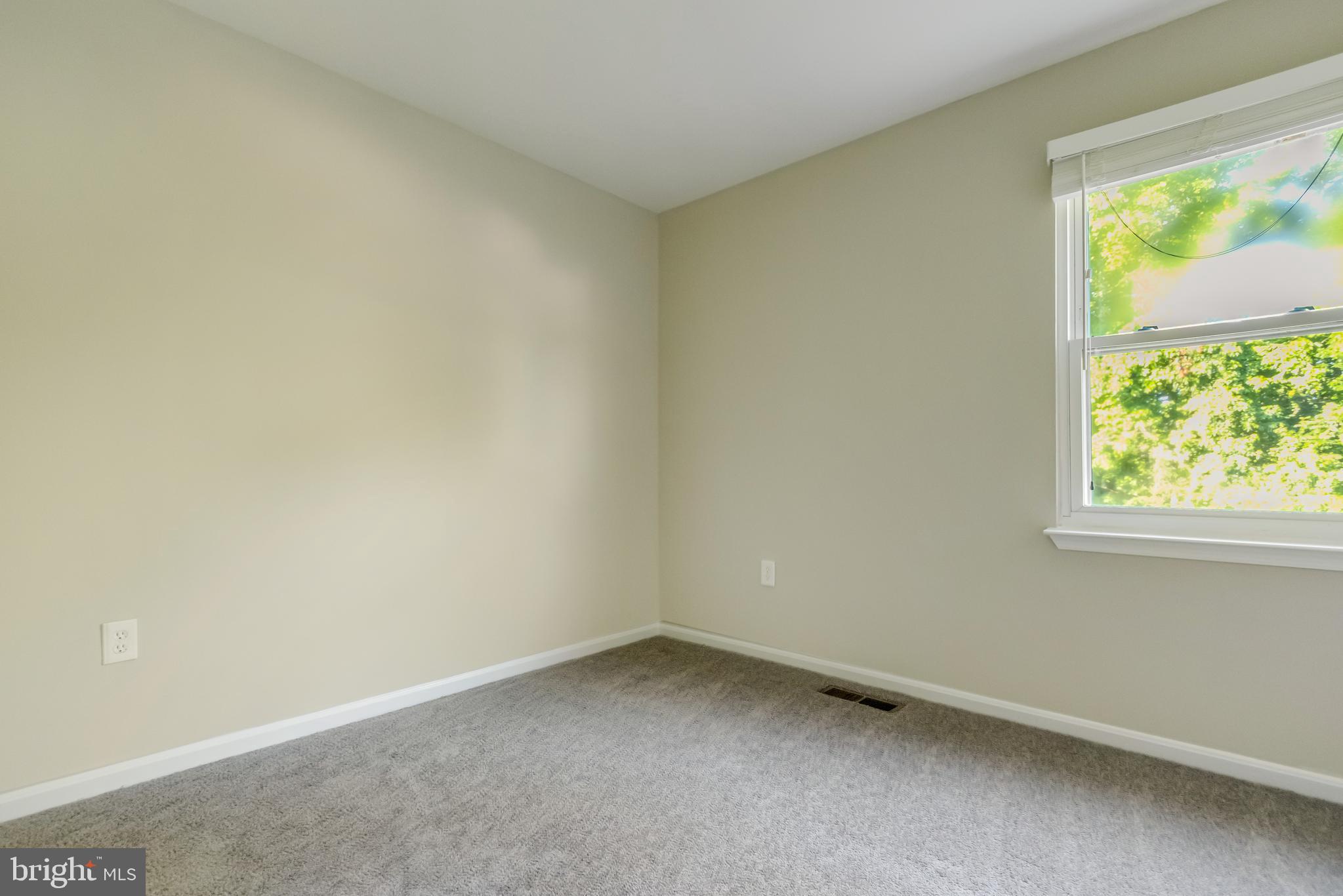 LARGO KNOLLS - Residential