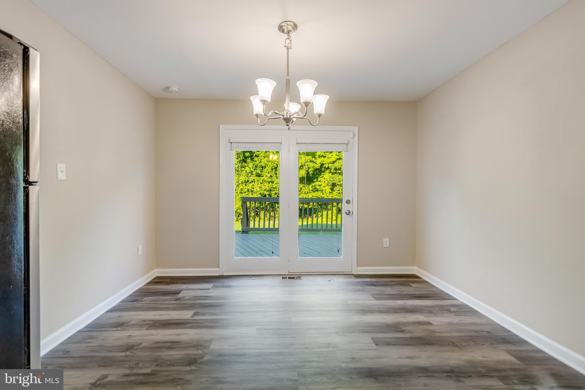 LARGO KNOLLS - Residential