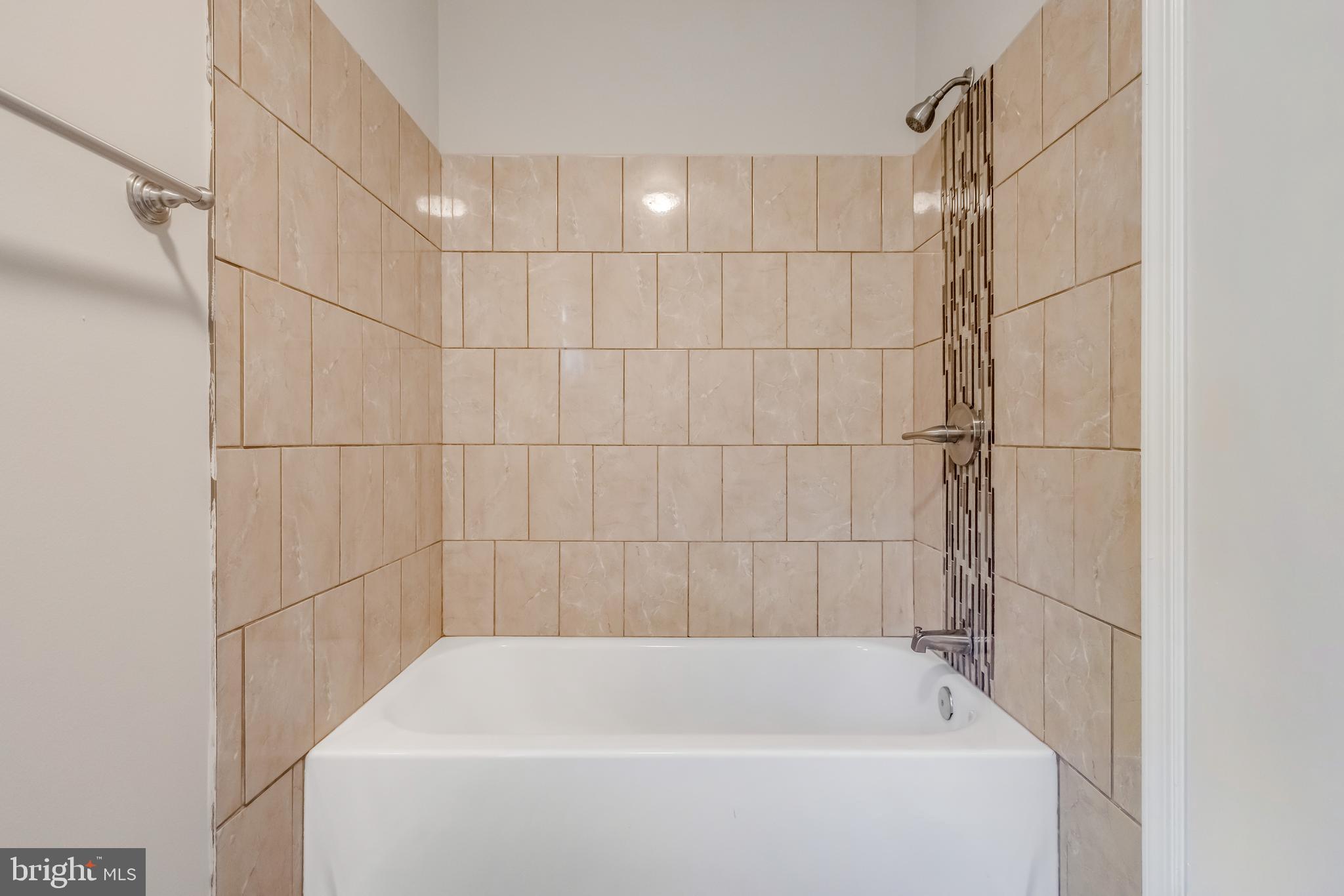 LARGO KNOLLS - Residential