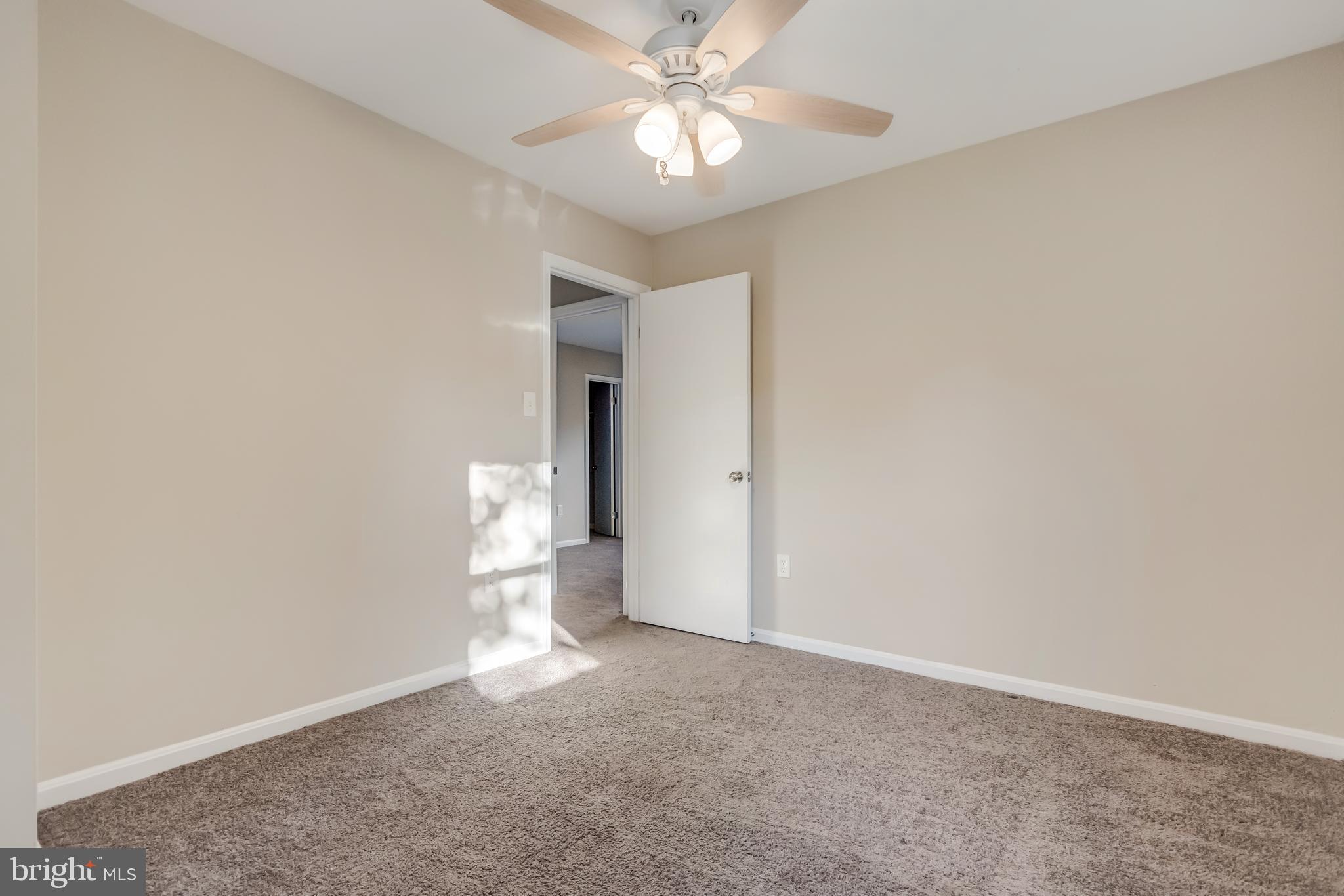 LARGO KNOLLS - Residential