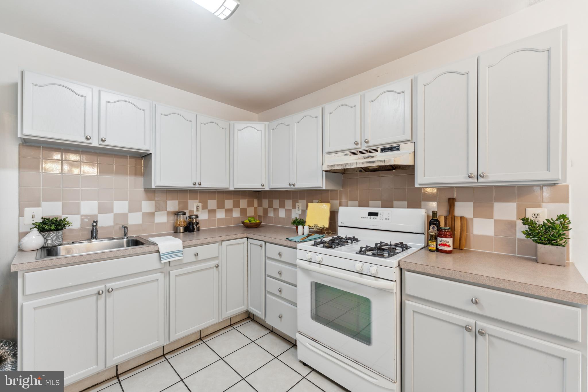 CHARLTON HEIGHTS - Residential